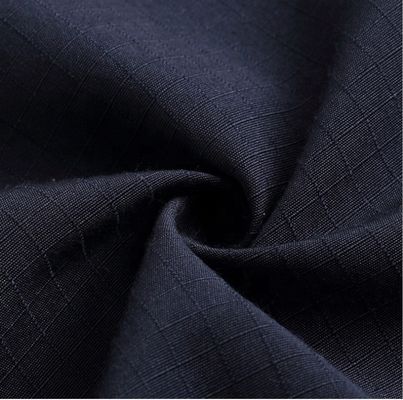 35 anni di esperienza professionale, tessuto ripstop di 230 grammi, per le uniformi delle forze dell'ordine.