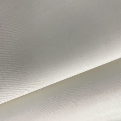 Campione gratuito Tessuto bianco tinto Arabo Thobe Stoffa 100plyester per abito orientale Thobe