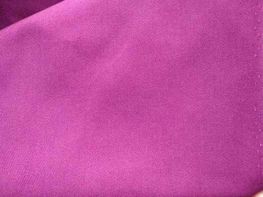 Tintura semplice 80% poliestere 20% cotone 255-260gm Twill abbigliamento da lavoro tessuto con rifinitura di pesca