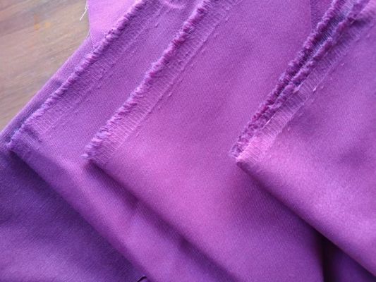 Tintura semplice 80% poliestere 20% cotone 255-260gm Twill abbigliamento da lavoro tessuto con rifinitura di pesca