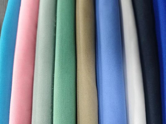 Antipillola impermeabile 100% tessuto di poliestere Twill abbigliamento da lavoro tessuto da stoffa colore personalizzato