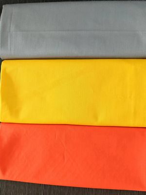 Whosale 40-60GSM 63D*63D Poliestere rivestimento 210T tessuto Taffeta con colore personalizzato