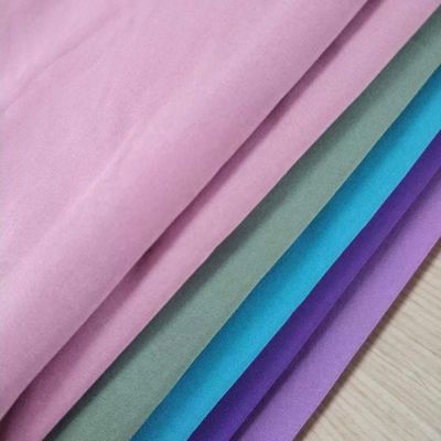 TC 65 35 Poplin Tissu liscio resistente Tasche Taschetto rivestimento Tessuto con foglio iridescente